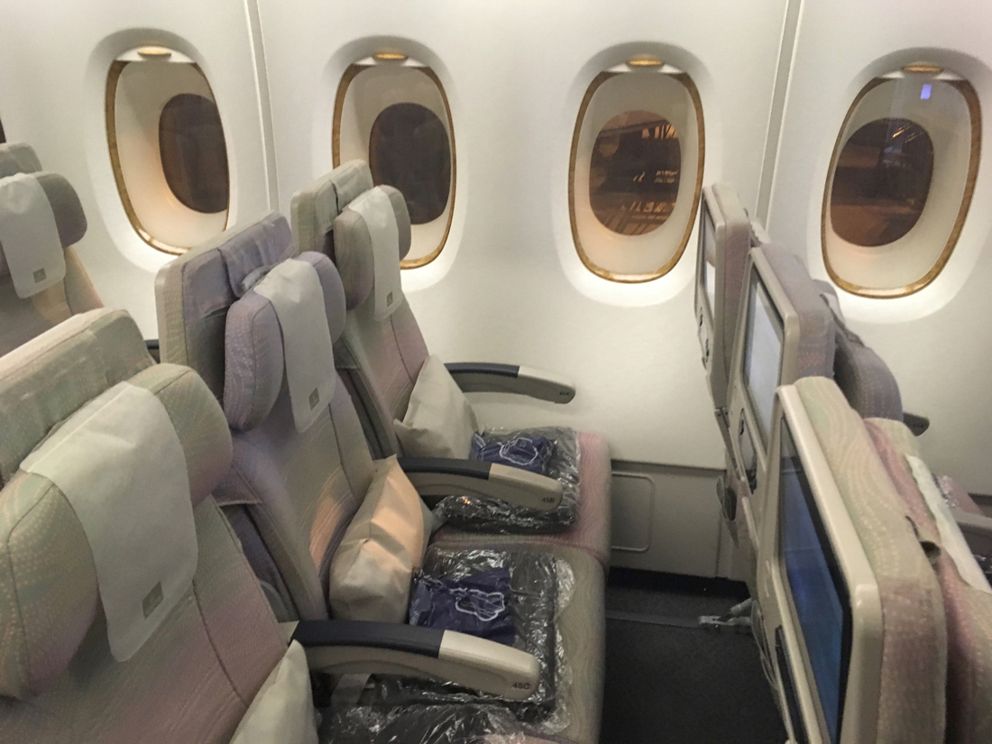 Emirates Economy Class Trip Review From Kansai To Dubai