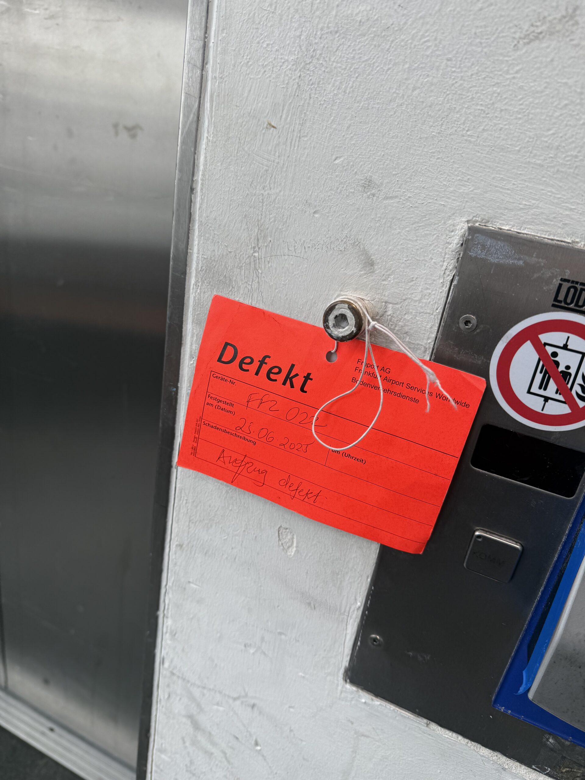 Lufthansa Customer Reviews - SKYTRAX, image size:1920x2560